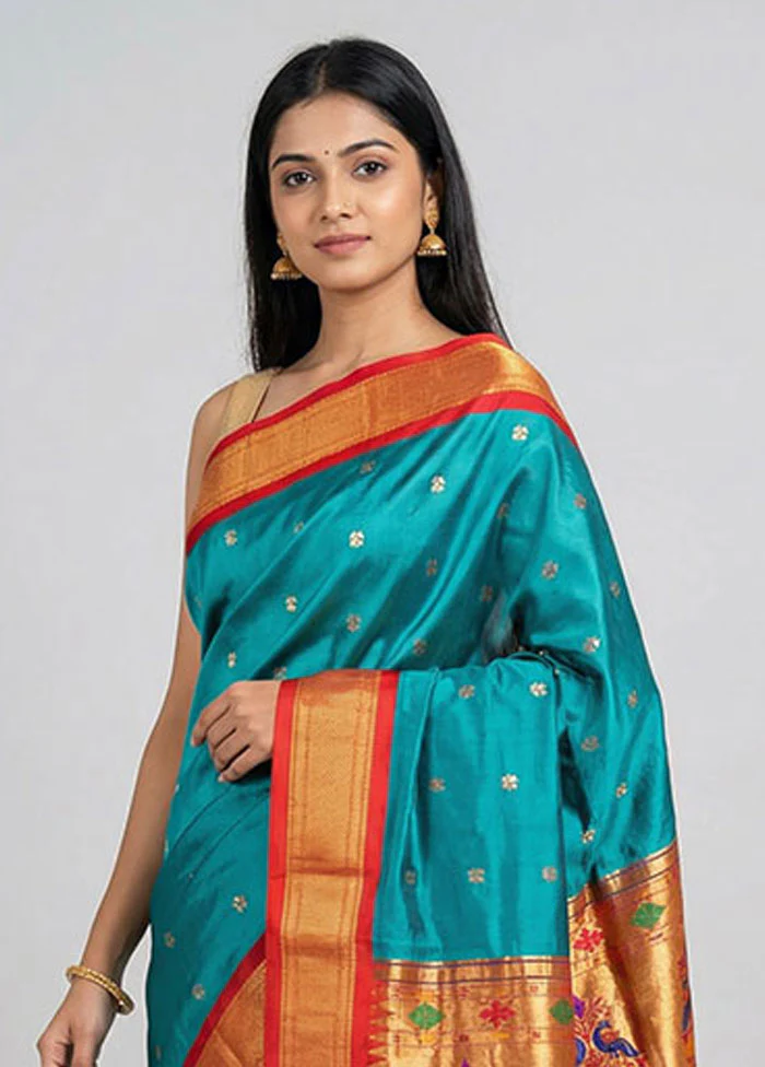 Green Handloom Kanchipuram Pure Silk Saree With Blouse Piece - Image 2