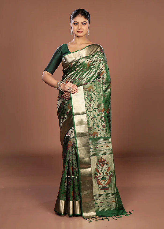 Green Handloom Kanchipuram Pure Silk Saree With Blouse Piece - Image 2