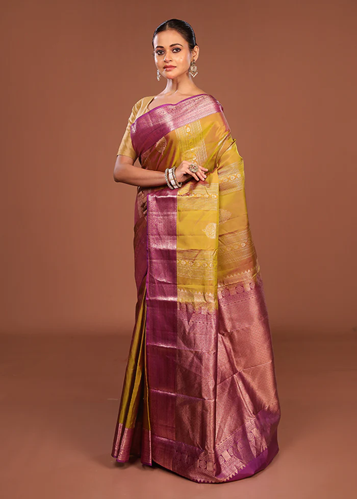 Green Handloom Kanchipuram Pure Silk Saree With Blouse Piece - Image 4