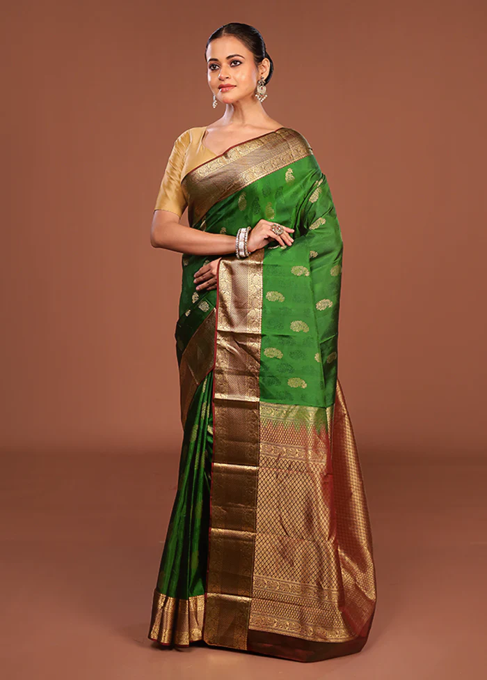 Green Handloom Kanchipuram Pure Silk Saree With Blouse Piece - Image 4