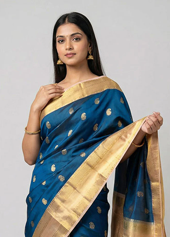 Green Handloom Kanchipuram Pure Silk Saree With Blouse Piece - Image 2