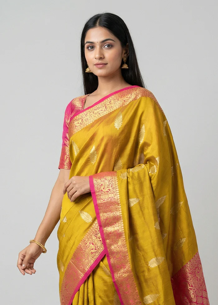 Green Handloom Kanchipuram Pure Silk Saree With Blouse Piece - Image 2