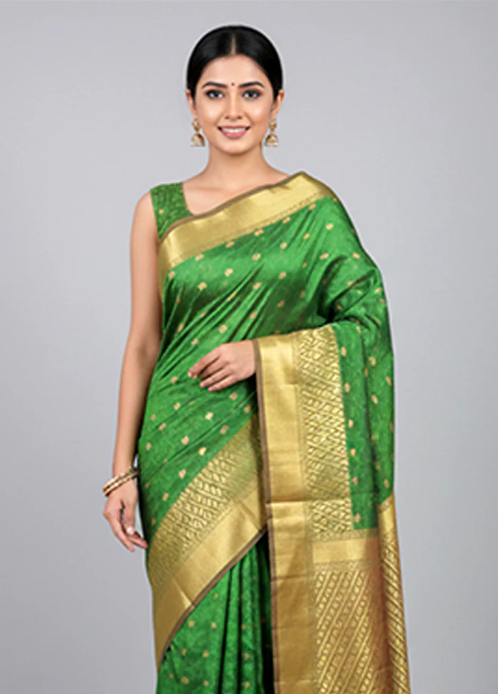 Green Handloom Kanjivaram Pure Silk Saree With Blouse Piece - Image 2