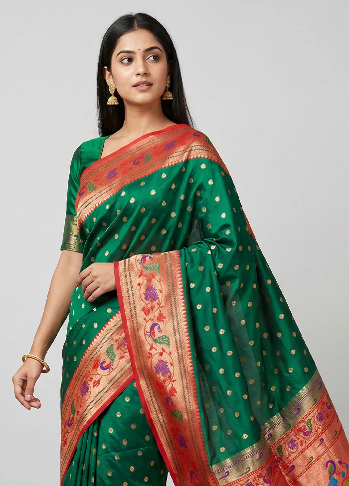 Green Handloom Kanjivaram Pure Silk Saree With Blouse Piece - Image 2