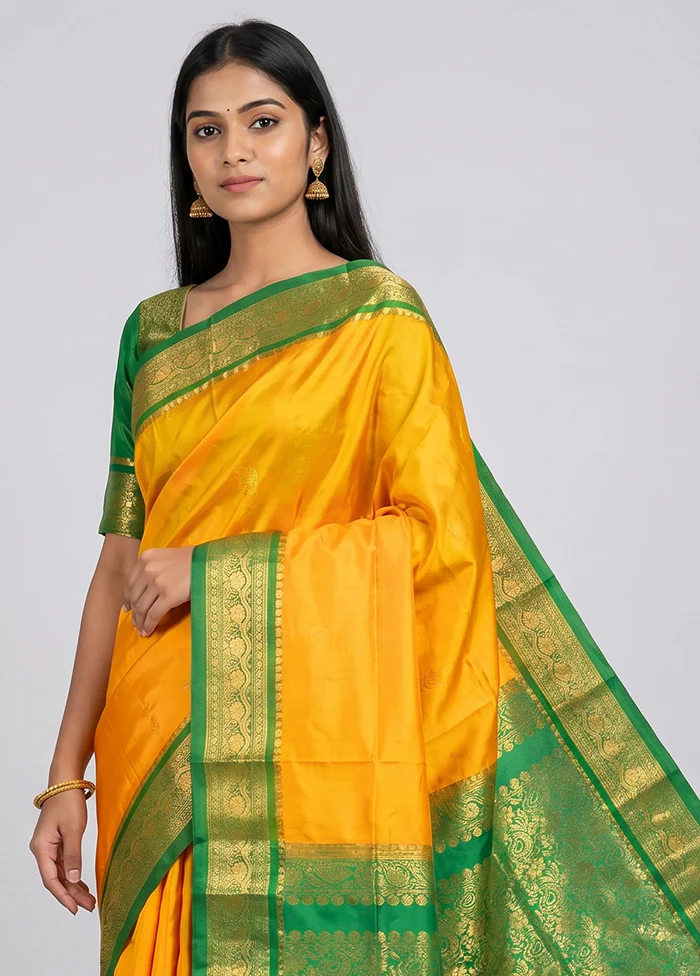 Green Handloom Kanjivaram Pure Silk Saree With Blouse Piece - Image 2