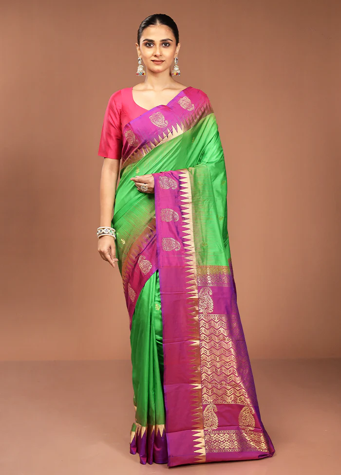 Green Handloom Kanjivaram Pure Silk Saree With Blouse Piece - Image 2