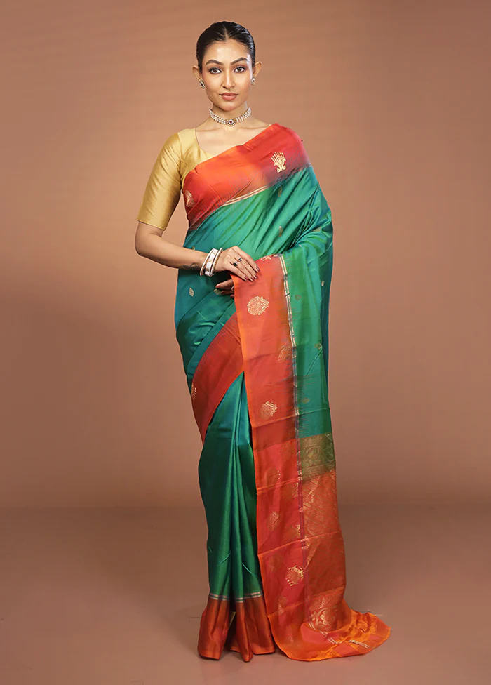 Green Handloom Kanjivaram Pure Silk Saree With Blouse Piece - Image 2