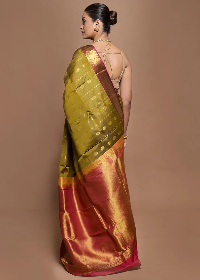 Green Handloom Kanjivaram Pure Silk Saree With Blouse Piece - Image 3