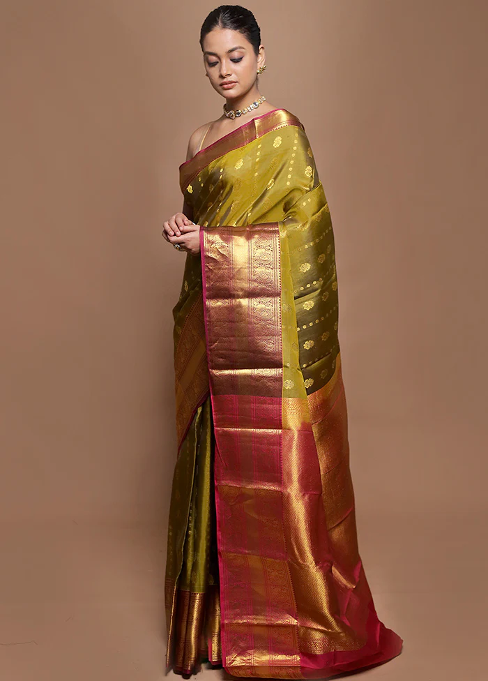 Green Handloom Kanjivaram Pure Silk Saree With Blouse Piece - Image 4
