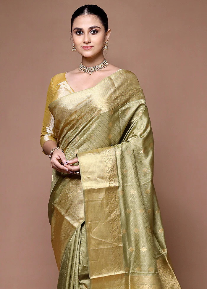Green Handloom Kanjivaram Pure Silk Saree With Blouse Piece - Image 2