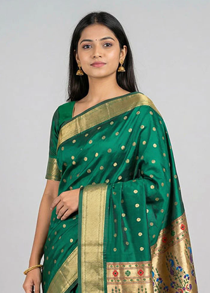 Green Handloom Kanjivaram Pure Silk Saree With Blouse Piece - Image 2