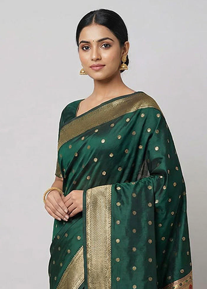 Green Handloom Kanjivaram Pure Silk Saree With Blouse Piece - Image 2