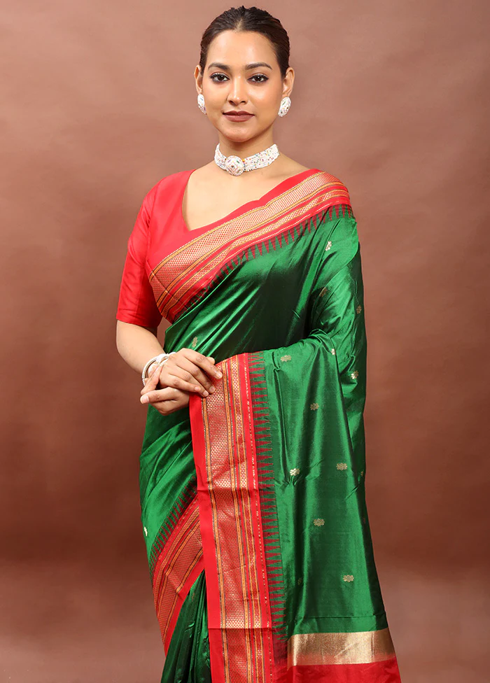 Green Handloom Kanjivaram Pure Silk Saree With Blouse Piece - Image 2