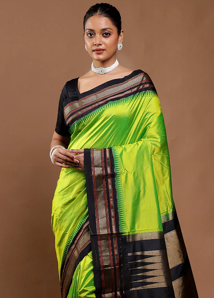 Green Handloom Kanjivaram Pure Silk Saree With Blouse Piece - Image 2