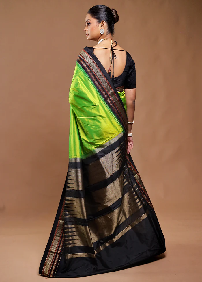 Green Handloom Kanjivaram Pure Silk Saree With Blouse Piece - Image 3