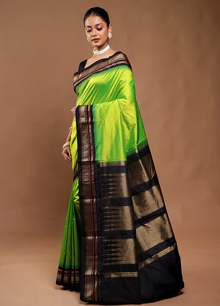 Green Handloom Kanjivaram Pure Silk Saree With Blouse Piece - Image 4