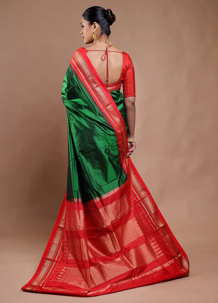 Green Handloom Kanjivaram Pure Silk Saree With Blouse Piece - Image 3