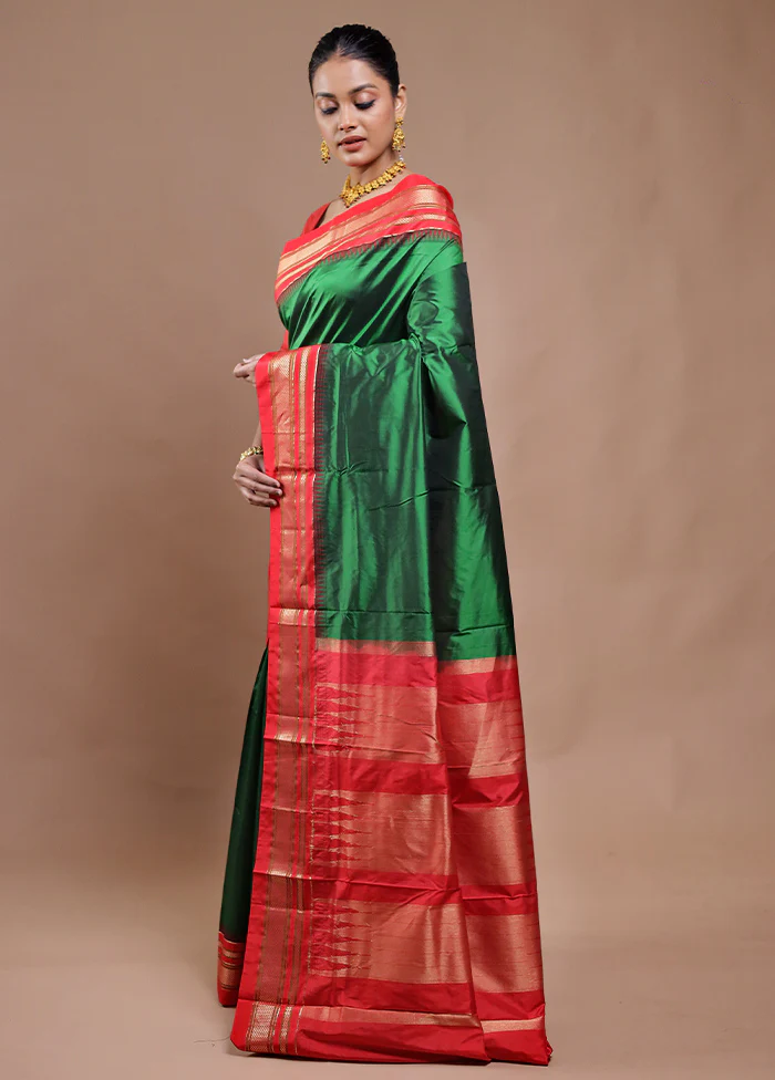 Green Handloom Kanjivaram Pure Silk Saree With Blouse Piece - Image 4