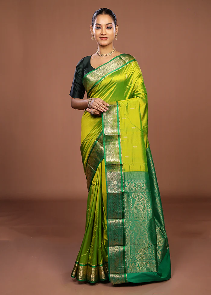 Green Handloom Kanjivaram Pure Silk Saree With Blouse Piece - Image 2