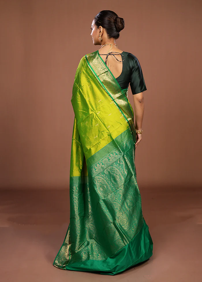 Green Handloom Kanjivaram Pure Silk Saree With Blouse Piece - Image 3