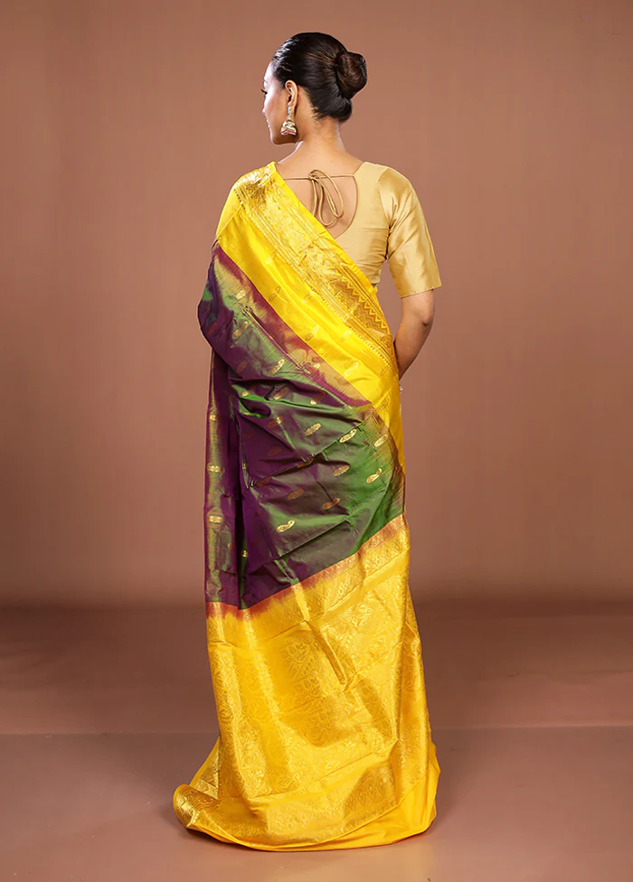 Green Handloom Kanjivaram Pure Silk Saree With Blouse Piece - Image 3