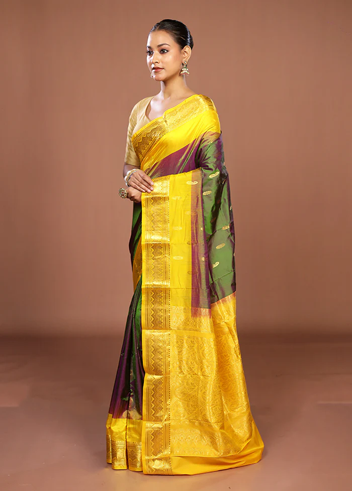 Green Handloom Kanjivaram Pure Silk Saree With Blouse Piece - Image 4
