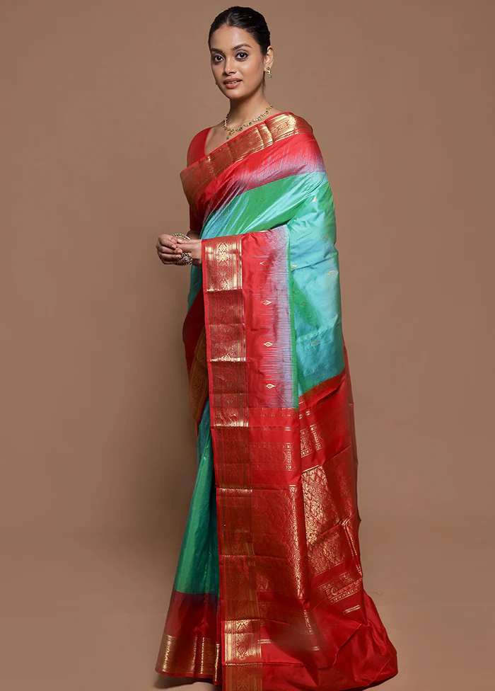 Green Handloom Kanjivaram Pure Silk Saree With Blouse Piece - Image 4