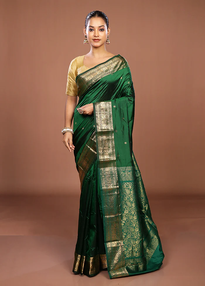 Green Handloom Kanjivaram Pure Silk Saree With Blouse Piece - Image 2