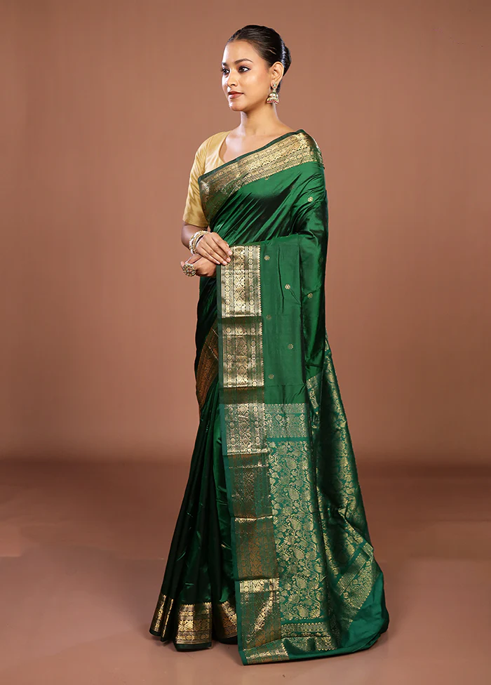 Green Handloom Kanjivaram Pure Silk Saree With Blouse Piece - Image 4