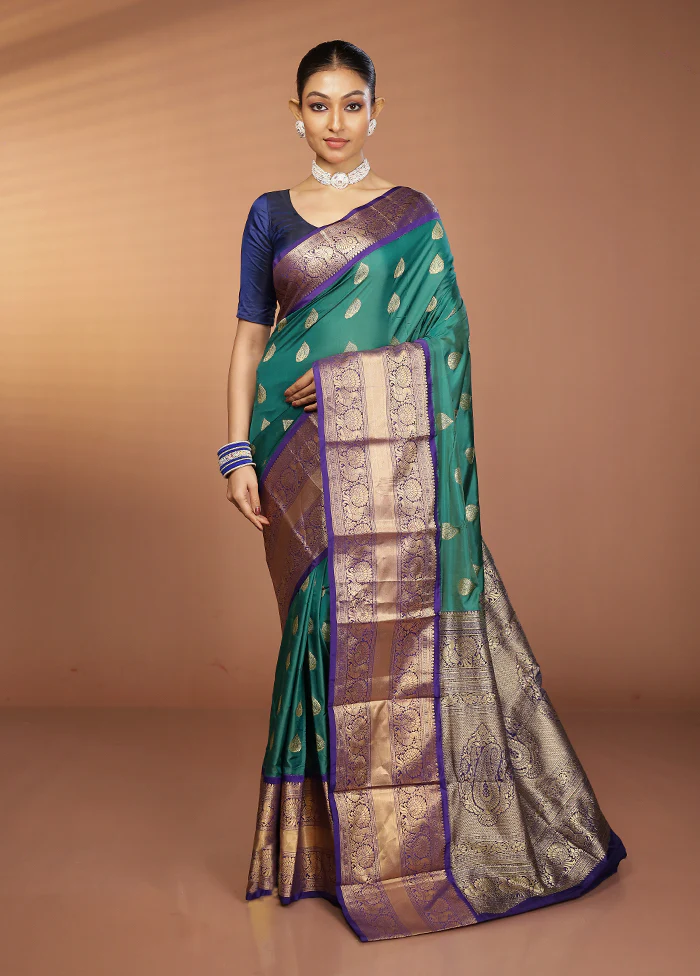 Green Handloom Kanjivaram Pure Silk Saree With Blouse Piece - Image 2