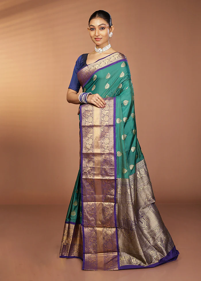 Green Handloom Kanjivaram Pure Silk Saree With Blouse Piece - Image 4
