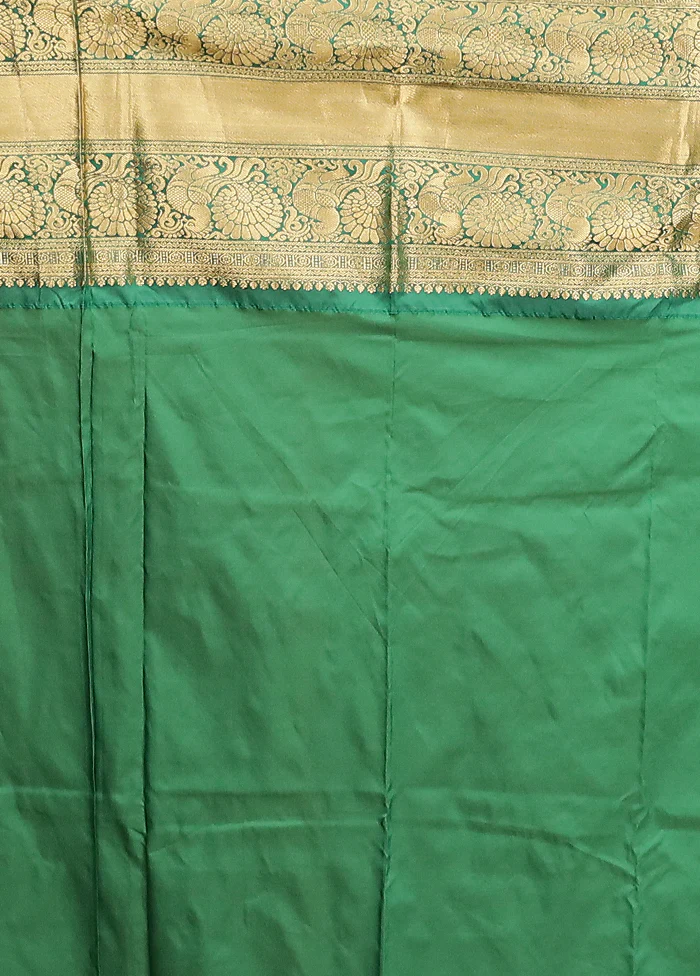 Green Handloom Kanjivaram Pure Silk Saree With Blouse Piece - Image 5