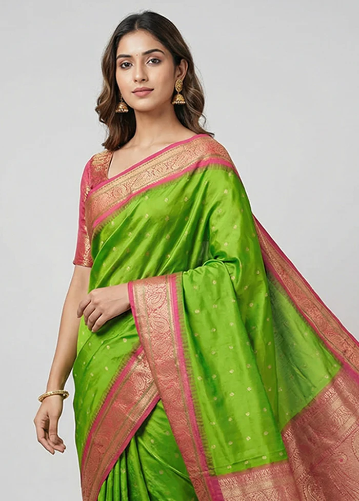 Green Handloom Kanjivaram Pure Silk Saree With Blouse Piece - Image 2