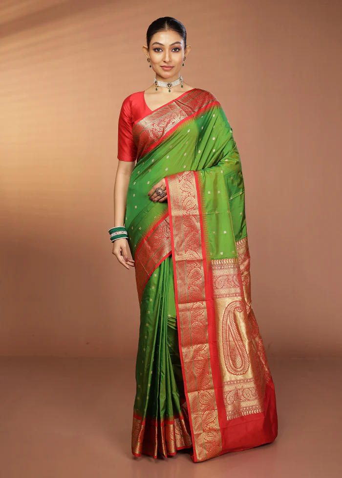 Green Handloom Kanjivaram Pure Silk Saree With Blouse Piece - Image 2