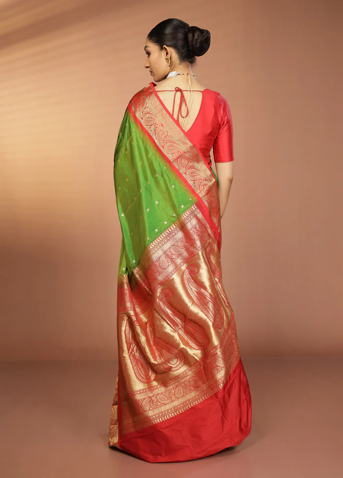 Green Handloom Kanjivaram Pure Silk Saree With Blouse Piece - Image 3