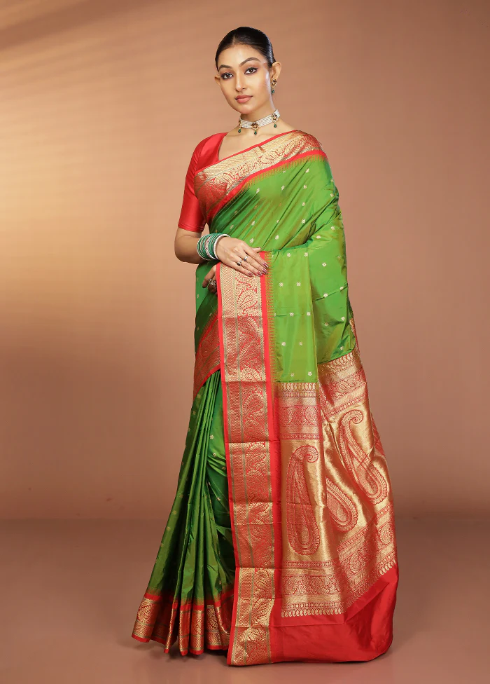 Green Handloom Kanjivaram Pure Silk Saree With Blouse Piece - Image 4