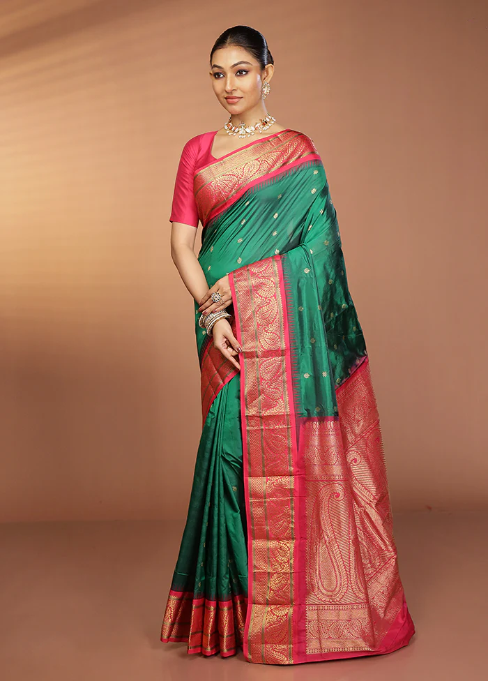 Green Handloom Kanjivaram Pure Silk Saree With Blouse Piece - Image 4