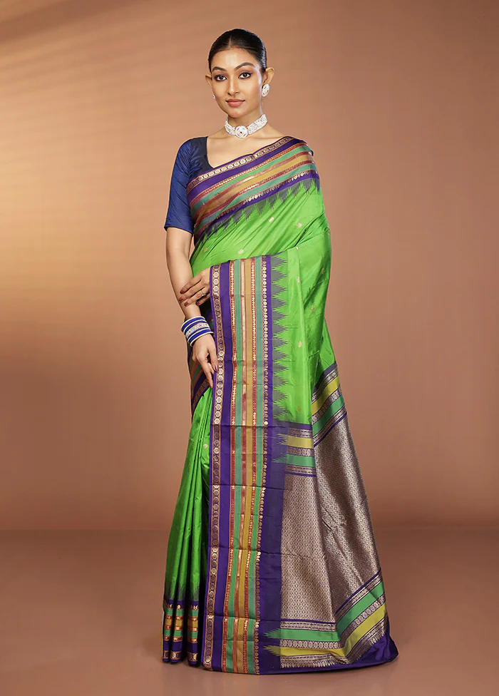 Green Handloom Kanjivaram Pure Silk Saree With Blouse Piece - Image 4