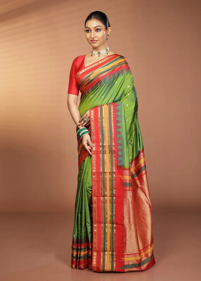 Green Handloom Kanjivaram Pure Silk Saree With Blouse Piece - Image 4