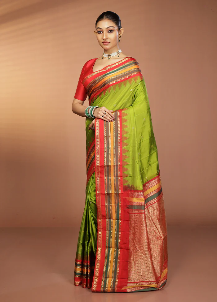 Green Handloom Kanjivaram Pure Silk Saree With Blouse Piece - Image 4