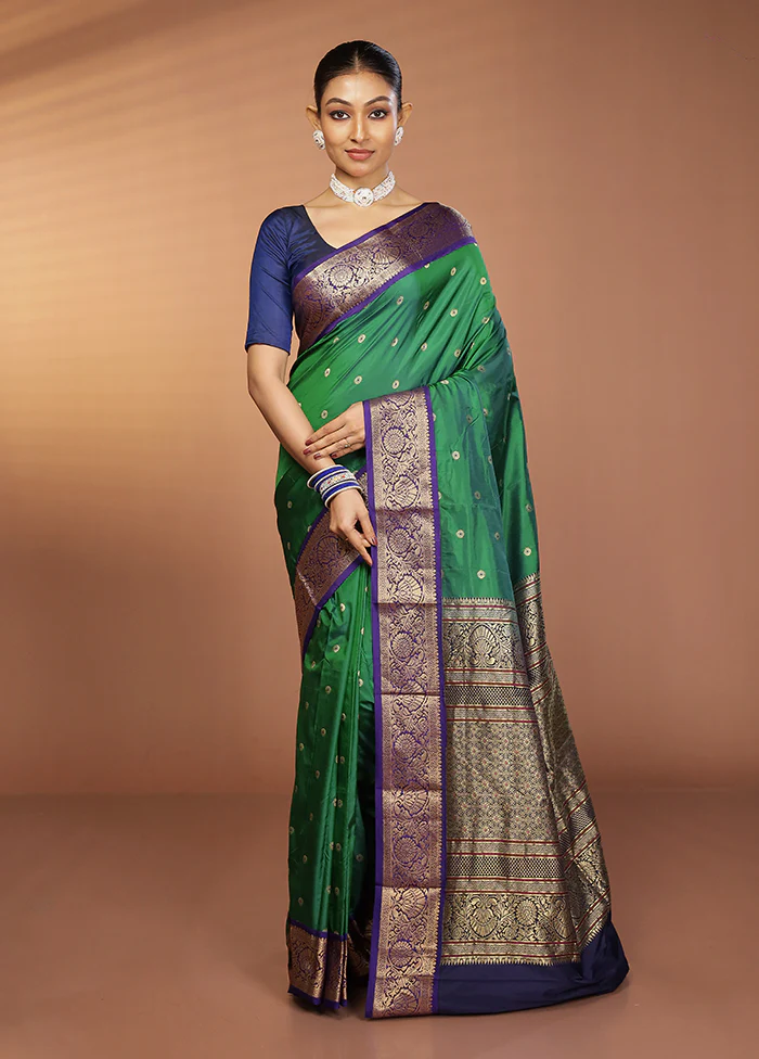 Green Handloom Kanjivaram Pure Silk Saree With Blouse Piece - Image 2
