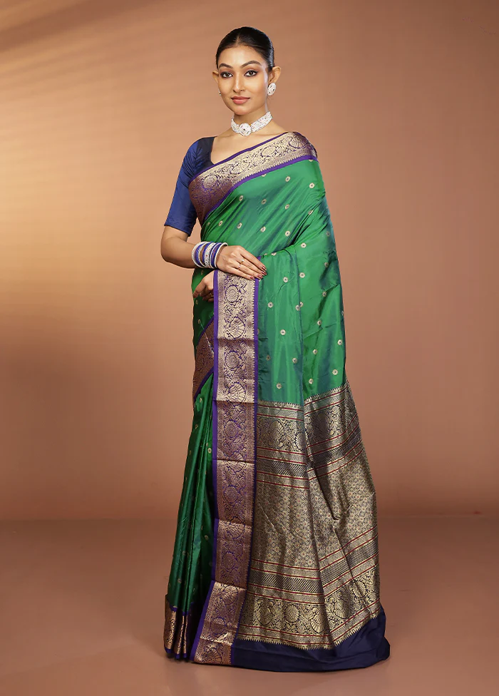 Green Handloom Kanjivaram Pure Silk Saree With Blouse Piece - Image 4