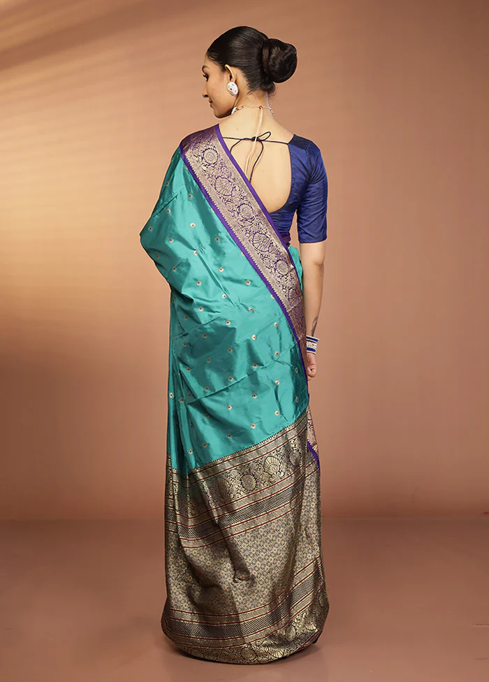 Green Handloom Kanjivaram Pure Silk Saree With Blouse Piece - Image 3