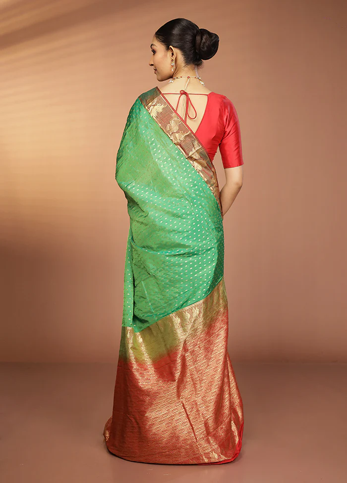 Green Handloom Kanjivaram Silk Saree With Blouse Piece - Image 3