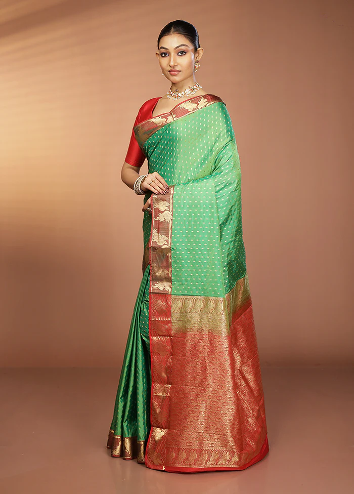Green Handloom Kanjivaram Silk Saree With Blouse Piece - Image 4