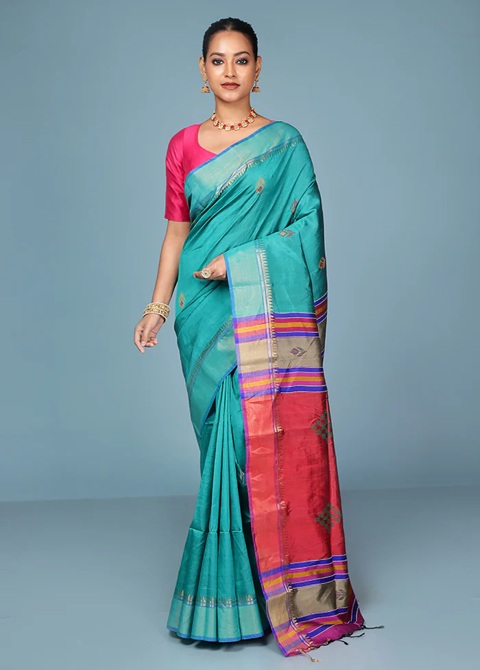 Green Handloom Kanjivaram Pure Silk Saree With Blouse Piece - Image 2