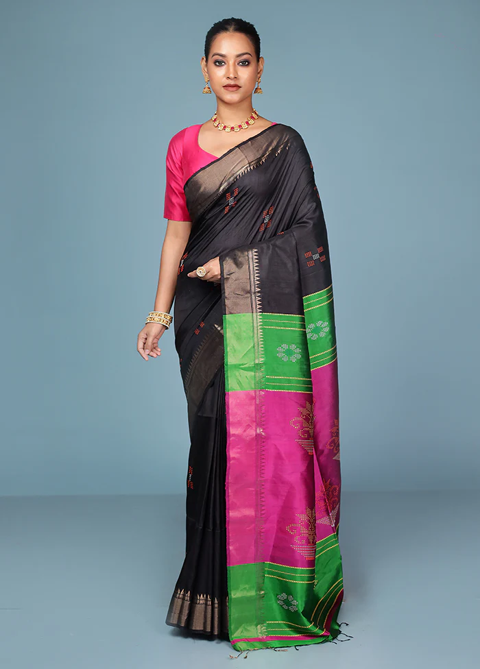 Green Handloom Kanjivaram Pure Silk Saree With Blouse Piece - Image 2