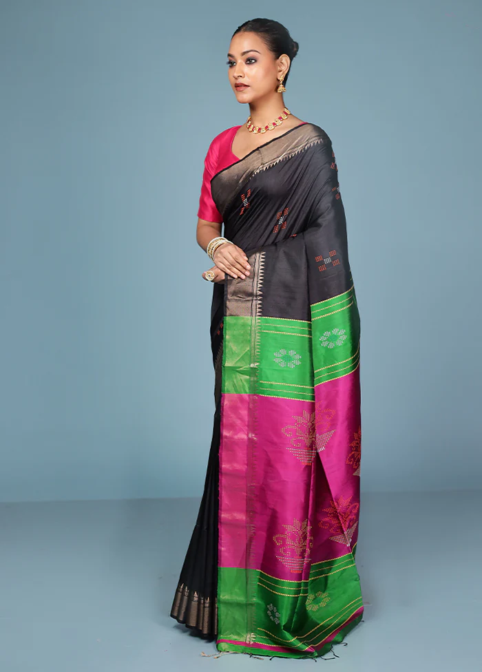 Green Handloom Kanjivaram Pure Silk Saree With Blouse Piece - Image 4
