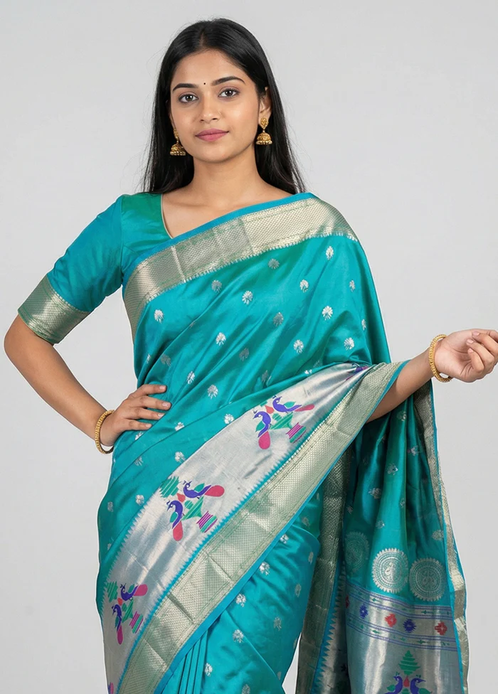 Green Handloom Kanjivaram Pure Silk Saree With Blouse Piece - Image 2
