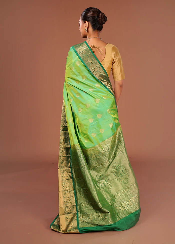 Green Handloom Kanjivaram Pure Silk Saree With Blouse Piece - Image 3